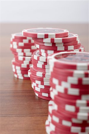 simsearch:600-06302272,k - Piles de jetons de Poker Photographie de stock - Premium Libres de Droits, Code: 600-06302271