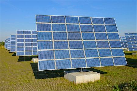 Rows of Solar Panels, Hesse, Germany Foto de stock - Sin royalties Premium, Código: 600-06334300