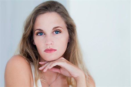 portrait, single woman, serious - Portrait of Young Woman Stock Photo - Premium Royalty-Free, Code: 600-06334348