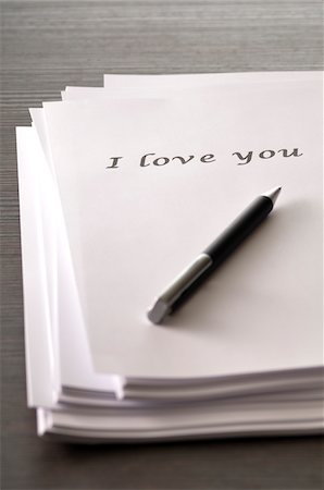 simsearch:600-07458570,k - Note Paper and Pen, I Love You Stock Photo - Premium Royalty-Free, Code: 600-06334386