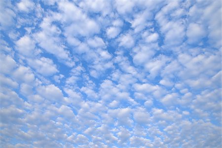 Clouds, Gunzenhausen, Weissenburg-Gunzenhausen, Bavaria, Germany Foto de stock - Sin royalties Premium, Código: 600-06334483