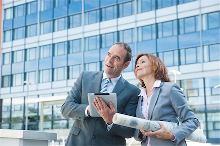 de bolsillo - Business People using Tablet PC, Niederrad, Frankfurt, Germany Foto de stock - Sin royalties Premium, Código: 600-06355247