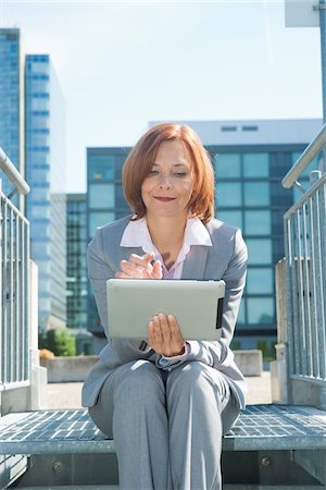 Geschäftsfrau mit Tablet PC, Niederrad, Frankfurt am Main Stockbilder - Premium RF Lizenzfrei, Bildnummer: 600-06355252