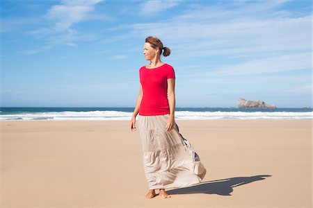 Woman Looking into the Distance at the Beach, Camaret-sur-Mer, Crozon Peninsula, Finistere, Brittany, France Stock Photo - Premium Royalty-Free, Code: 600-06382813