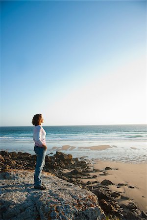 pic - Woman Looking into the Distance at the Beach, Camaret-sur-Mer, Crozon Peninsula, Finistere, Brittany, France Stock Photo - Premium Royalty-Free, Code: 600-06382827