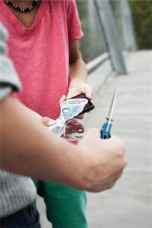 simsearch:600-06382896,k - Boy Threatening Another Boy with Knife, Mannheim, Baden-Wurttemberg, Germany Foto de stock - Sin royalties Premium, Código: 600-06382845