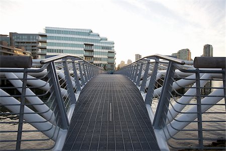 futuristic architecture - Footbridge, Vancouver, British Columbia, Canada Stock Photo - Premium Royalty-Free, Code: 600-06383815
