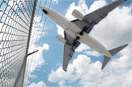 flur - Jet Landing at Pearson International Airport, Toronto, Ontario, Canada Foto de stock - Sin royalties Premium, Código: 600-06383845