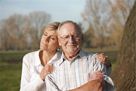 elderly people with family - Portrait d'homme et femme, Lampertheim, Hesse, Allemagne Photographie de stock - Premium Libres de Droits, Code: 600-06397418
