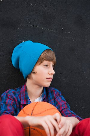 Boy with Basketball, Mannheim, Baden-Wurttemberg, Germany Foto de stock - Sin royalties Premium, Código: 600-06397443