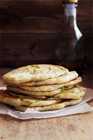 Stack of Homemade Savoury Pancakes made with Green Onions Foto de stock - Sin royalties Premium, Código: 600-06397676