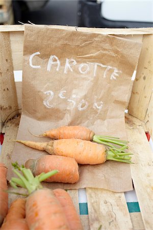 Carrots for Sale, Biarritz, Pyrenees-Atlantiques, Aquitaine, France Foto de stock - Sin royalties Premium, Código: 600-06407684