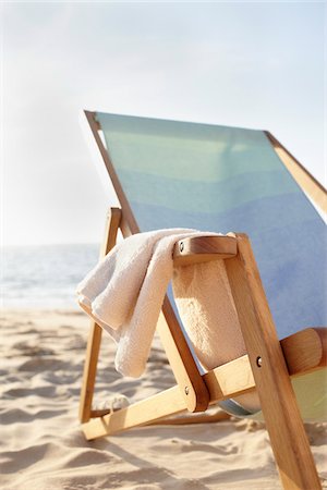 Beach Chair and Towel, Arcachon, Gironde, Aquitaine, France Foto de stock - Sin royalties Premium, Código: 600-06407695