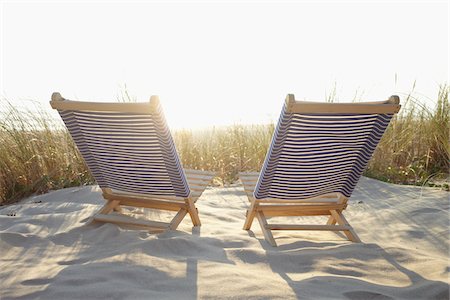 simsearch:600-06407687,k - Chaises de plage et dunes herbe sur la plage, Cap Ferret, Gironde, Aquitaine, France Photographie de stock - Premium Libres de Droits, Code: 600-06407723