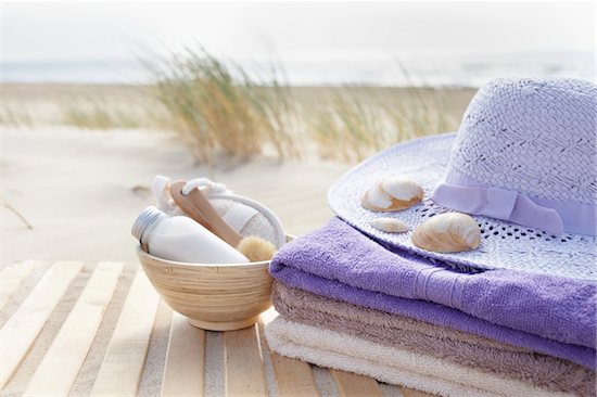 Bathing Products, Towels, and Sunhat, Cap Ferret, Gironde, Aquitaine, France Stock Photo - Premium Royalty-Free, Artist: photo division, Image code: 600-06407743
