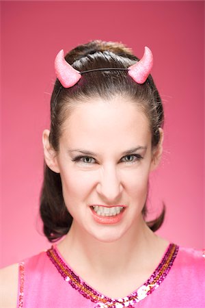 diablo - Portrait of Woman Wearing Devil Horns and Making Faces Foto de stock - Sin royalties Premium, Código: 600-06431377