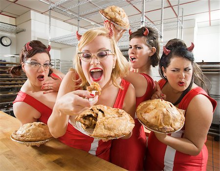 Women Wearing Devil Horns at a Bakery, Oakland, Alameda County, California, USA Photographie de stock - Premium Libres de Droits, Code: 600-06431434