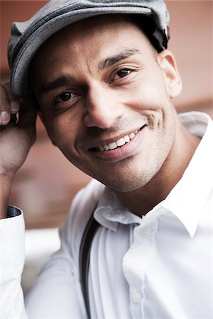 Portrait of Man Wearing Cap, Mannheim, Baden-Wurttemberg, Germany Photographie de stock - Premium Libres de Droits, Code: 600-06485961