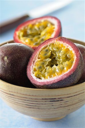 simsearch:600-06486072,k - Close-up of Passion Fruit Cut in Half in Bowl on Blue Background, Studio Shot Stock Photo - Premium Royalty-Free, Code: 600-06486055