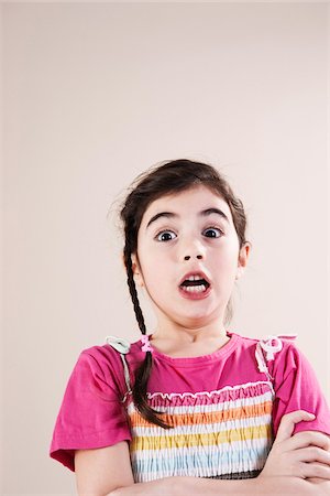 Head and Shoulders Portrait of Surprised Girl in Studio Photographie de stock - Premium Libres de Droits, Code: 600-06486419