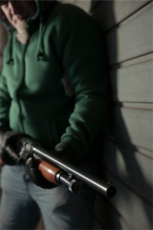 Man with Shotgun, Mannheim, Baden-Wurttemberg, Germany Photographie de stock - Premium Libres de Droits, Code: 600-06486469