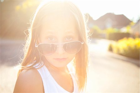 simsearch:600-06531449,k - Portrait of young girl wearing aviator sunglasses on a sunny summer evening in Portland, Oregon, USA Foto de stock - Sin royalties Premium, Código: 600-06531447