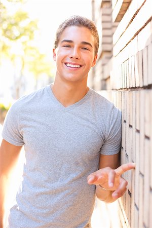 portrait leaning on wall - Portrait of Man Outdoors by Brick Wall, Portland, Oregon, USA Stock Photo - Premium Royalty-Free, Code: 600-06531564