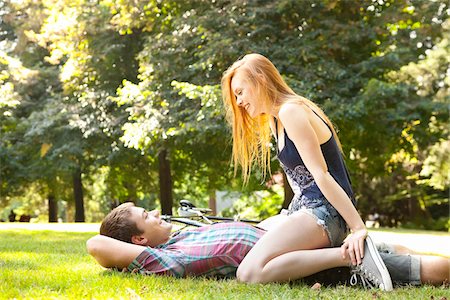 shorts female redhead - Young Couple in Park on a Summer Day, Portland, Oregon, USA Stock Photo - Premium Royalty-Free, Code: 600-06531624