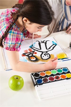 Girl and Boy Painting in Classroom Foto de stock - Sin royalties Premium, Código: 600-06543550
