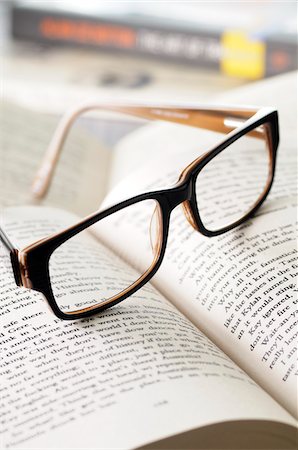 Close-up of Eyeglasses on Open Book Fotografie stock - Premium Royalty-Free, Codice: 600-06553462