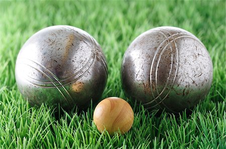 simsearch:600-06553486,k - Close-up of Boules on Grass Photographie de stock - Premium Libres de Droits, Code: 600-06553507