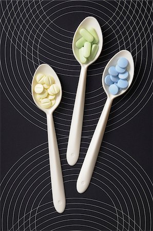 Overhead View of Pills on Spoons Stock Photo - Premium Royalty-Free, Code: 600-06553515