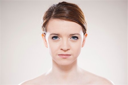 red hair girl teen alone - Head and Shoulders Portrait of Teenage Girl in Studio Stock Photo - Premium Royalty-Free, Code: 600-06570918