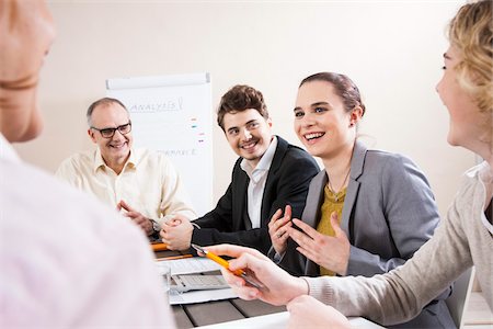 Group of Business People having Meeting in Boardroom Foto de stock - Sin royalties Premium, Código: 600-06645487