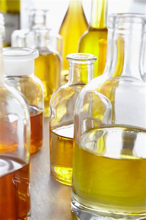 simsearch:600-06674997,k - Bottles of oil Stock Photo - Premium Royalty-Free, Code: 600-06675023