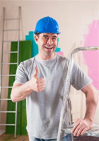 simsearch:600-06679389,k - Mature Man giving Thumbs Up and Renovating Home Foto de stock - Sin royalties Premium, Código: 600-06679383