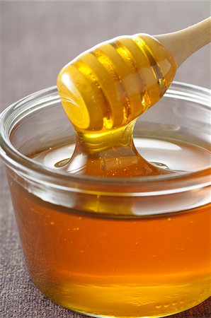 Close-up of Honey Dipper in Bowl of Honey Photographie de stock - Premium Libres de Droits, Code: 600-06671821