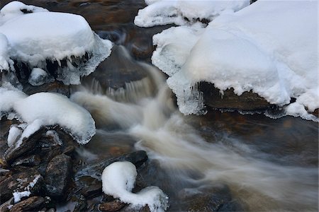 simsearch:600-07237861,k - Close-up of Icy Mountain Stream in Winter, Steinklamm, Spiegelau, Bavarian Forest National Park, Bavaria, Germany Foto de stock - Sin royalties Premium, Código: 600-06701793
