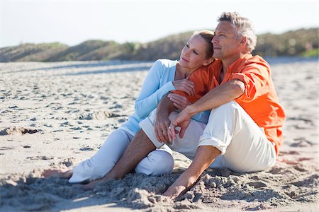 portraits male boomer outdoor - Mature Couple Sitting on Beach, Jupiter, Palm Beach County, Florida, USA Foto de stock - Sin royalties Premium, Código: 600-06701932