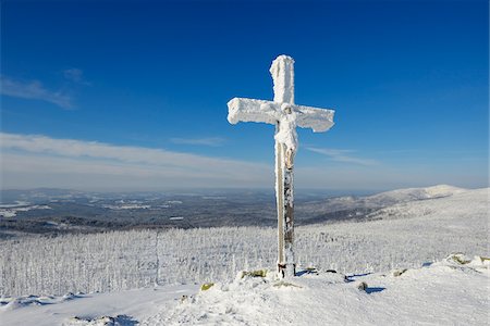 sunlight treetops - Peak Cross in the Winter, Grafenau, Lusen, National Park Bavarian Forest, Bavaria, Germany Stock Photo - Premium Royalty-Free, Code: 600-06701995