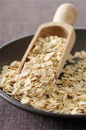flocons d'avoine - Close-up of Bowl of Oat Flakes with Scoop, Studio Shot Photographie de stock - Premium Libres de Droits, Code: 600-06702136
