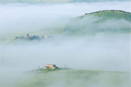 simsearch:700-08986612,k - Typical Tuscany landscape with farm in morning with fog near Pienza. Pienza, Siena district, Tuscany, Toscana, Italy. Foto de stock - Sin royalties Premium, Código: 600-06732599