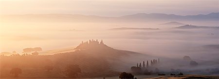 Typical Tuscany landscape in morning with fog, in foreground is Podere Belvedere a farm near San Quirico d'Orcia. Val d'Orcia, Orcia Valley, Siena district, Tuscany, Toscana, Italy. Stock Photo - Premium Royalty-Free, Code: 600-06732590