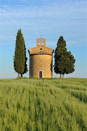 Chapel of Vitaleta with Cypress Trees in green field. Chapel of Vitaleta, Val d´Orcia, Siena Province, Tuscany, Italy. Stock Photo - Premium Royalty-Free, Code: 600-06732623