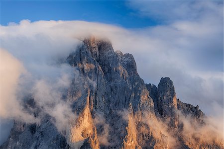 Mount Langkofel  with Clouds at Sunset, Val Gardena, South Tyrol, Trentino-Alto Adige, Dolomites, Italy Foto de stock - Sin royalties Premium, Código: 600-06758342