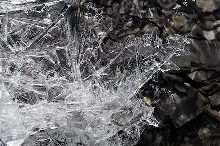 einfrieren - Ice Crystals on Water, Grindelwald, Bernese Oberland, Canton of Bern, Switzerland Photographie de stock - Premium Libres de Droits, Code: 600-06758366