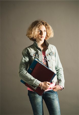 simsearch:600-06752492,k - Portrait of Teenage Girl with Binders, Studio Shot Photographie de stock - Premium Libres de Droits, Code: 600-06752487