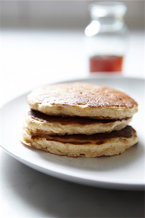 pancake breakfast - Close-up of Stack of Pancakes on Plate Foto de stock - Sin royalties Premium, Código: 600-06773332