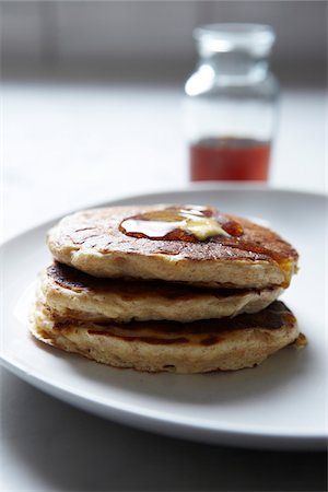 pancake breakfast - Close-up of Stack of Pancakes with Maple Syrup on Plate Foto de stock - Sin royalties Premium, Código: 600-06773333