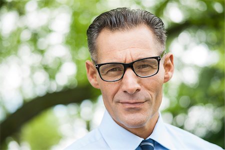 Portrait of Businessman Outdoors, Mannheim, Baden-Wurttemberg, Germany Photographie de stock - Premium Libres de Droits, Code: 600-06773346